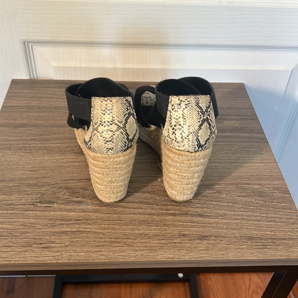 ATTENTION BLACK WEDGES ANKLE STRAPS IN SIZE 6 - Picture 3 of 6